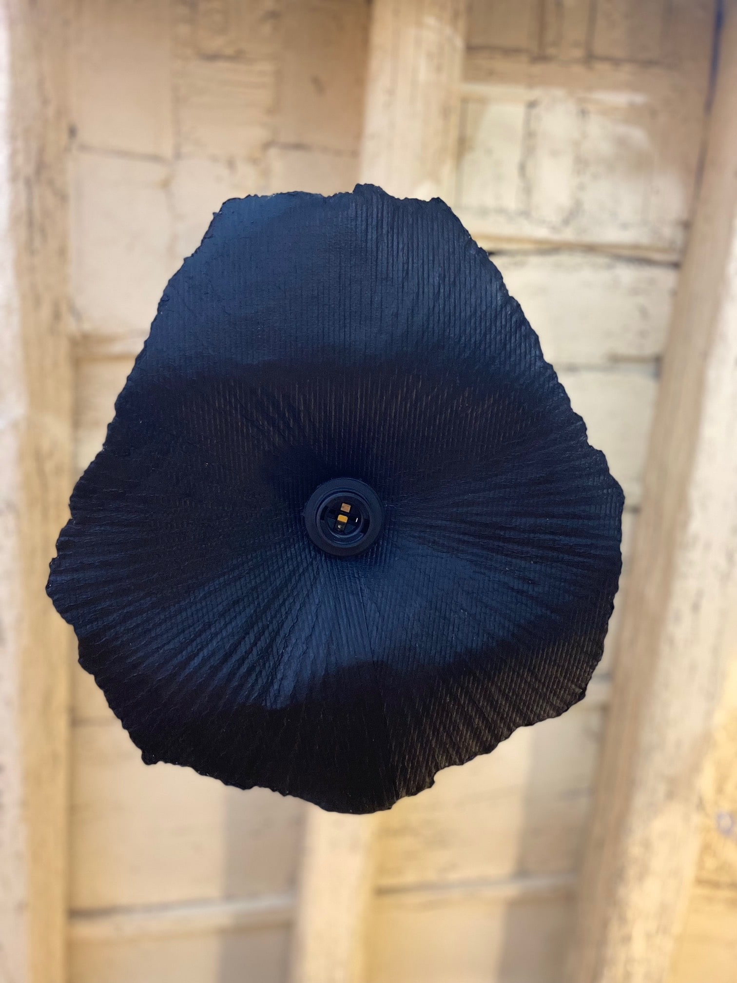 Suspension Flower noire en papier mâché Luminaires