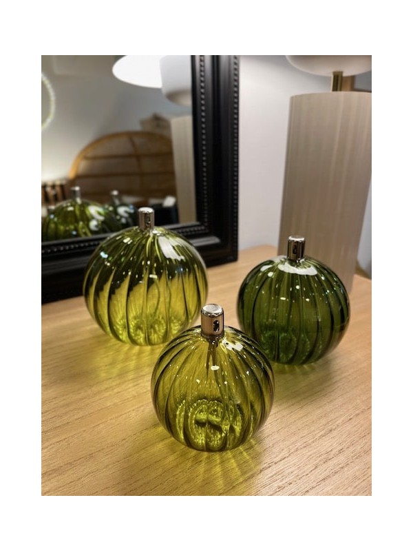lampe à huile sphère striée vert olive lampe à huile sphère striée vert olive