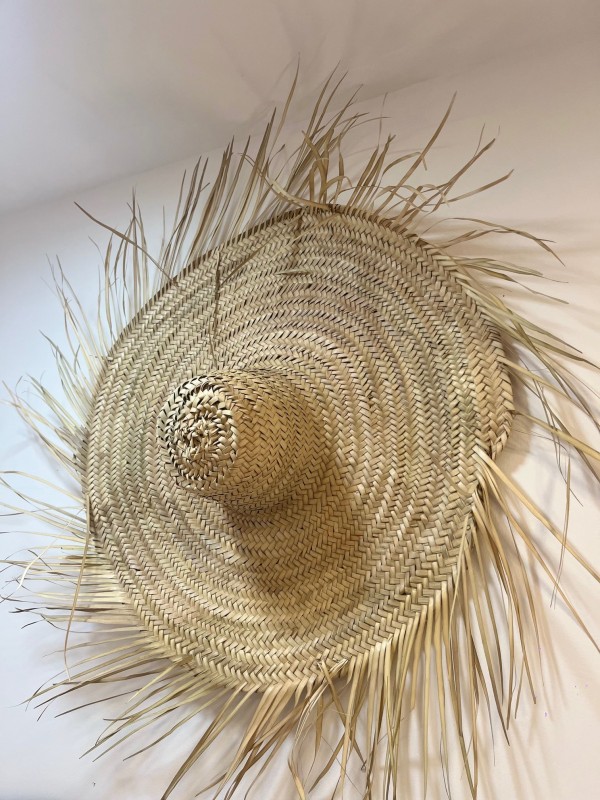 Chapeau mural à franges en feuille de palmier