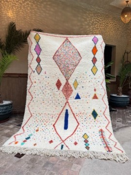 Tapis Beni Ouarain à motifs colorés 247 x 164 cm