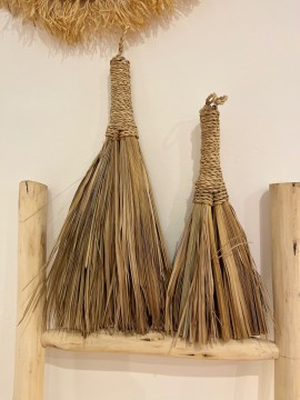 Balai décoratif pompon en feuille de palmier