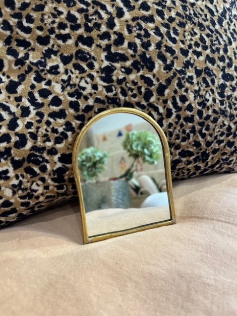 Petit miroir en laiton doré – Bordure fine - fenêtre