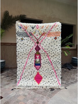 Tapis Beni Ouarain pois noirs et motifs colorés 158 x 108 cm