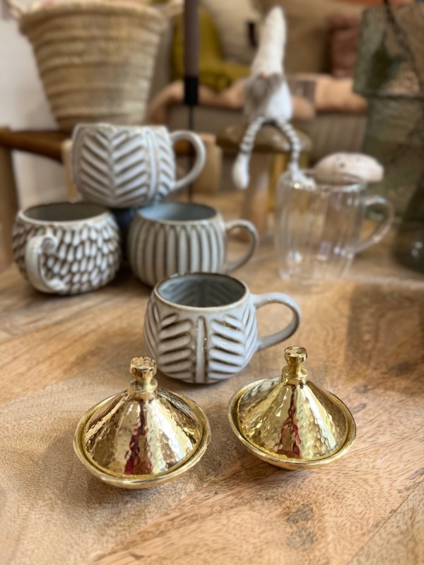 Petit tajine en laiton martelé doré – Accessoire de table artisanal | 12 × 10 cm
