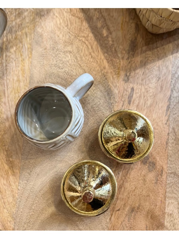 Petit tajine en laiton martelé doré – Accessoire de table artisanal | 12 × 10 cm