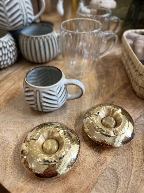 Petit cendrier soucoupe en laiton martelé doré