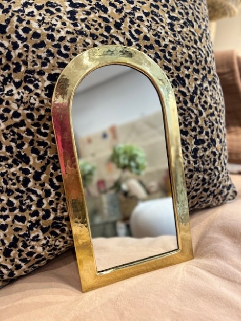 Miroirs muraux en laiton martelé doré - fenêtre