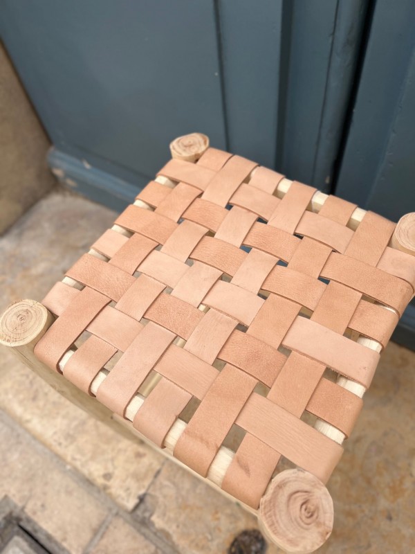 Tabouret en bois & cuir tressé 40 cm