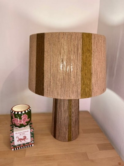 Lampe à poser Ito en corde à rayure beige et vert Athezza
